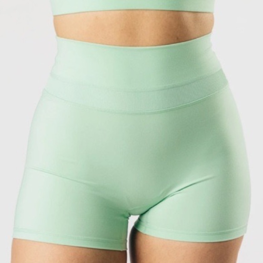 Alphalete Harmony Booty Glute Enhancing Shorts